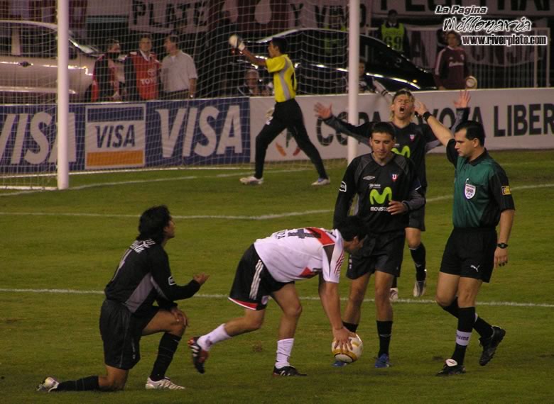 River Plate vs Liga Universitaria de Quito (LIB 2005) 28